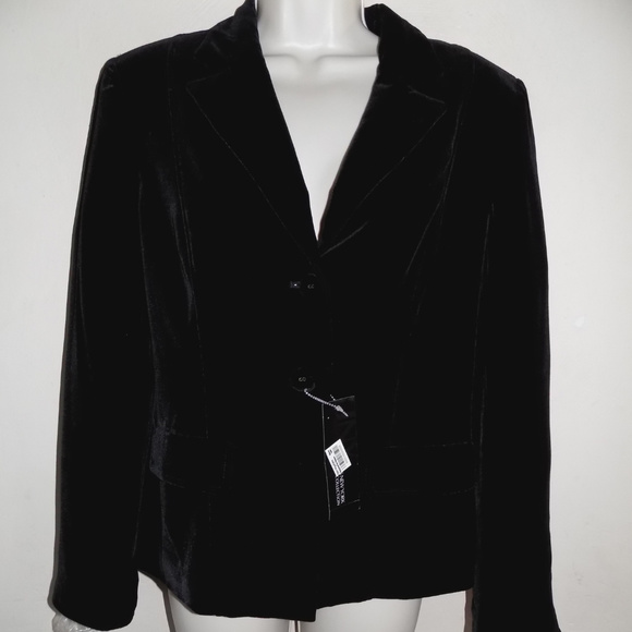 NWT Black velvet blazer 4 $219 Rayon SilkShimmery Fitted 2-button Lined Jacket